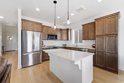 682 Benedict Dr, Saratoga Springs, UT 84045 - Photo 3