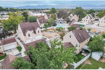 761 E Gables Ln, Midvale, UT 84047 - Photo 9