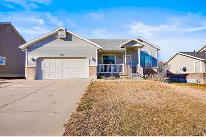726 Pioneer Ave, Tooele, UT 84074 - Photo 1