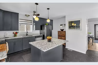 7462 S 2300 E, Cottonwood Heights, UT 84121 - Photo 7