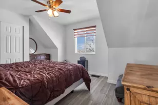 7462 S 2300 E, Cottonwood Heights, UT 84121 - Photo 17