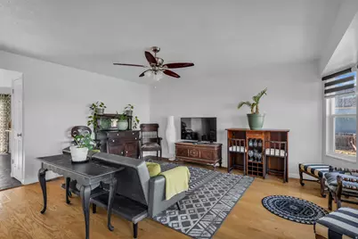 7462 S 2300 E, Cottonwood Heights, UT 84121 - Photo 5