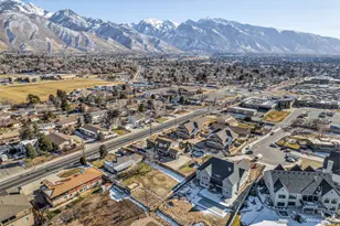 7462 S 2300 E, Cottonwood Heights, UT 84121 - Photo 33