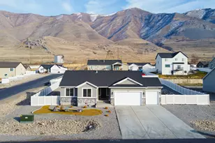 8214 N Lakeshore Dr, Lake Point, UT 84074 - Photo 1