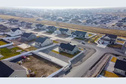 8214 N Lakeshore Dr, Lake Point, UT 84074 - Photo 17