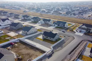 8214 N Lakeshore Dr, Lake Point, UT 84074 - Photo 17