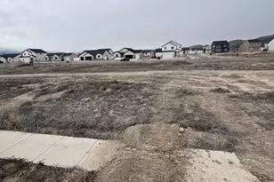 2323 E Sunflower Dr, Eagle Mountain, UT 84005 - Photo 3