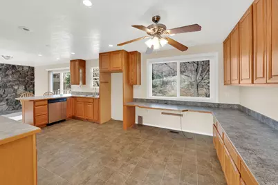 1111 E 300 N, Springville, UT 84663 - Photo 23