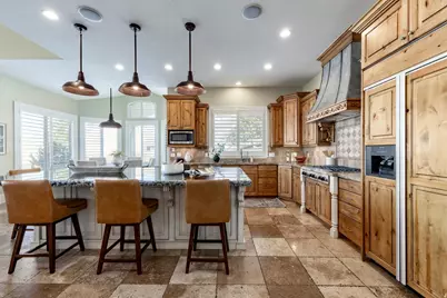 407 E Hidden Lake Dr, Bountiful, UT 84010 - Photo 9