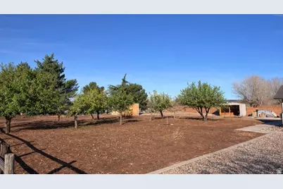 1442 W Diamond Valley Dr, Saint George, UT 84770 - Photo 25