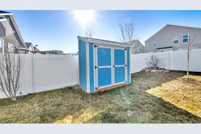 895 N Petro Dr, Tooele, UT 84074 - Photo 23