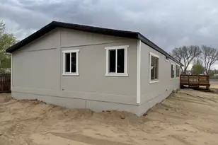 22 S 400 E, Myton, UT 84052 - Photo 3