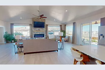 1095 E Canyon Dr, Big Water, UT 84741 - Photo 7