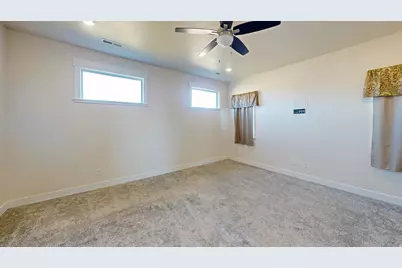 1095 E Canyon Dr, Big Water, UT 84741 - Photo 21