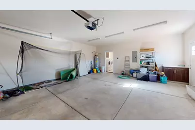 1095 E Canyon Dr, Big Water, UT 84741 - Photo 31