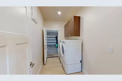 1095 E Canyon Dr, Big Water, UT 84741 - Photo 29