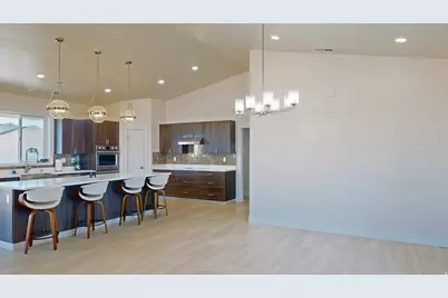 1095 E Canyon Dr, Big Water, UT 84741 - Photo 5