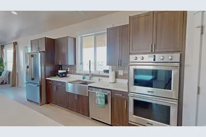 1095 E Canyon Dr, Big Water, UT 84741 - Photo 11