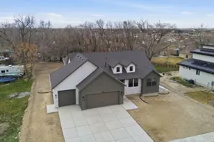 8035 N Park Ln E, Lake Point, UT 84074 - Photo 3