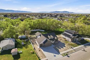 8035 N Park Meadow Ln E, Lake Point, UT 84074 - Photo 49