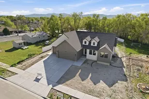 8035 N Park Meadow Ln E, Lake Point, UT 84074 - Photo 1