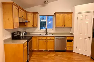 845 S Apple Grove Ln E, Pleasant Grove, UT 84062 - Photo 3