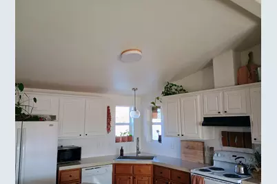 1215 Kane Dr, Kanab, UT 84741 - Photo 9