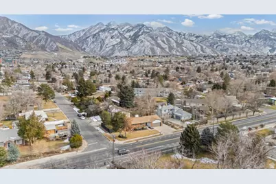 6607 S 2300 E, Cottonwood Heights, UT 84121 - Photo 27