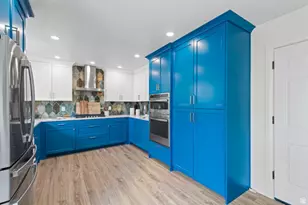 6607 S 2300 E, Cottonwood Heights, UT 84121 - Photo 9