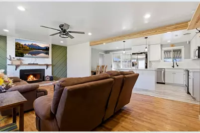 328 E Isgreen Cir, Tooele, UT 84074 - Photo 3