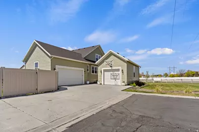 2109 W 200 N, Kaysville, UT 84037 - Photo 5