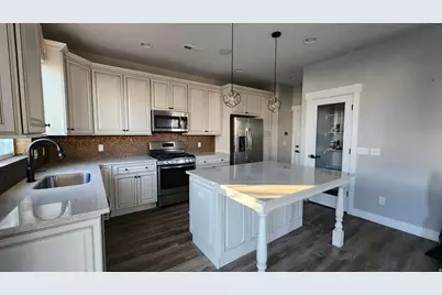 1951 W Parkview Dr, Syracuse, UT 84075 - Photo 5