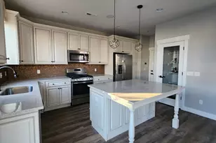 1951 W Parkview Dr, Syracuse, UT 84075 - Photo 5