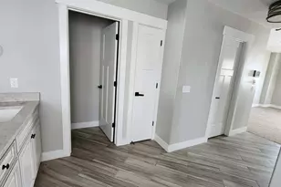 1951 W Parkview Dr, Syracuse, UT 84075 - Photo 9