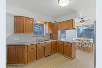 5362 S 2050 W, Roy, UT 84067 - Photo 7