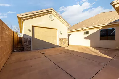 345 E 1575 S, Washington, UT 84780 - Photo 39