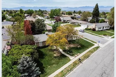 2544 E Promenade Dr S, Cottonwood Heights, UT 84121 - Photo 7