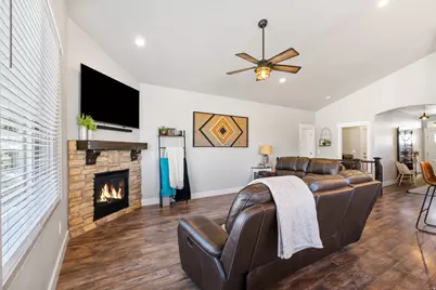 405 Vela Ct, Tooele, UT 84074 - Photo 7