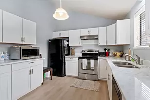 8931 S Quail Hollow Dr, Sandy, UT 84093 - Photo 9