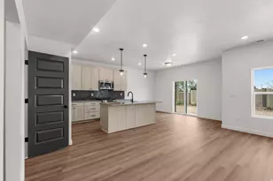 1075 W Audrey Ln S, Woods Cross, UT 84087 - Photo 3