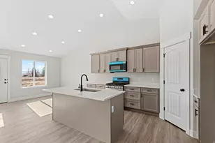 886 E 100 S, Mount Pleasant, UT 84647 - Photo 5