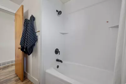 1185 E Hillcrest Dr, Springville, UT 84663 - Photo 17