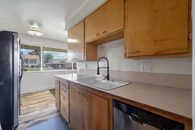 1185 E Hillcrest Dr, Springville, UT 84663 - Photo 11