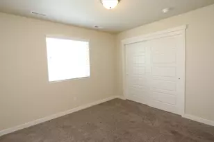 1874 W Parkview Dr, Syracuse, UT 84075 - Photo 15