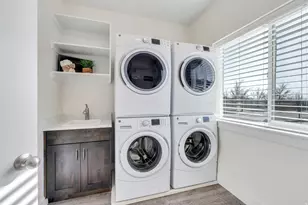 583 E Parker Pl, Vineyard, UT 84059 - Photo 21