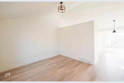 1012 W 2525 N, Layton, UT 84041 - Photo 7