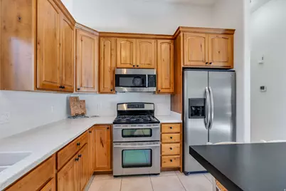 10774 S Navarro Way, South Jordan, UT 84095 - Photo 9