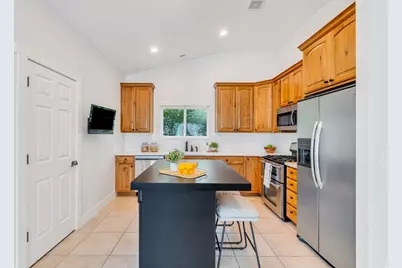 10774 S Navarro Way, South Jordan, UT 84095 - Photo 11