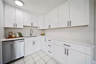 1920 E 7130 S, Cottonwood Heights, UT 84121 - Photo 3