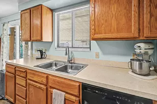 948 S 250 E, Layton, UT 84041 - Photo 9